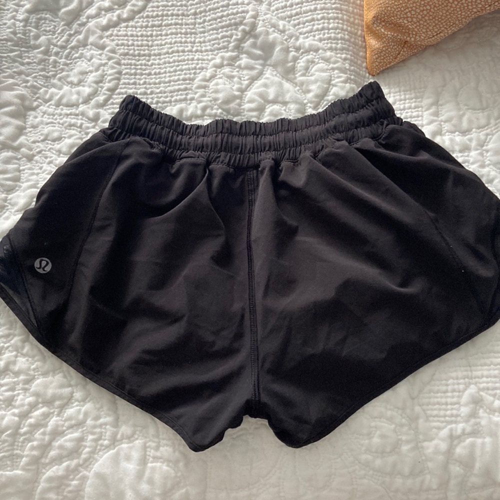 Lululemon Hotty Hot Shorts black 2.5 inch